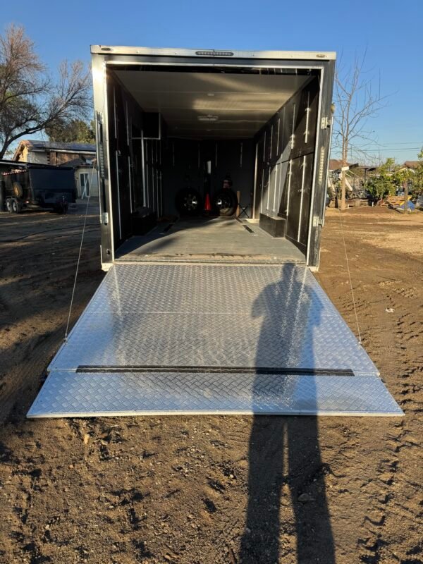 Enclose Trailer - 22'Footer - Image 4