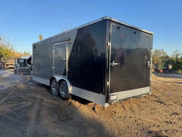 Enclose Trailer - 22'Footer - Image 3